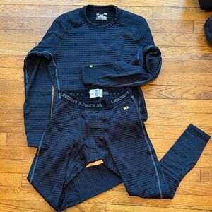 Under Armour Men's Black 4.0 Base Layer top and bottom set